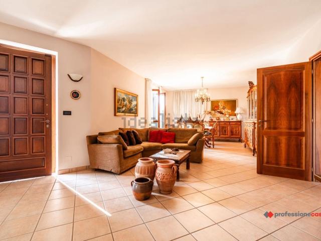 Case e ville in vendita di 380 m²