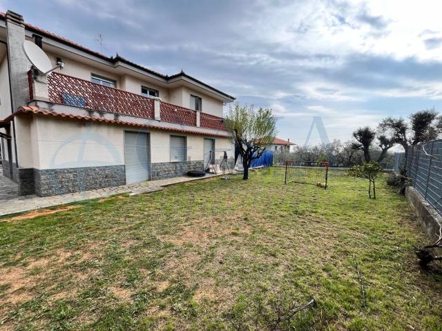 Case e ville in vendita di 380 m²