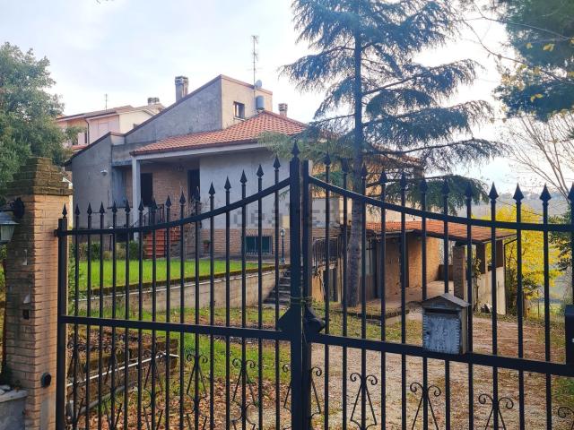 Case e ville in vendita di 380 m²
