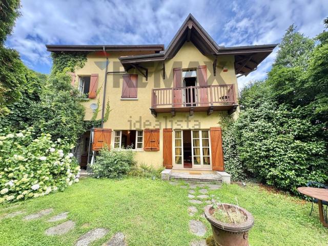 Case e ville in vendita di 380 m²