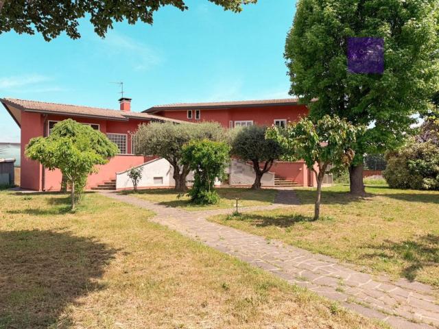 Case e ville in vendita di 380 m²
