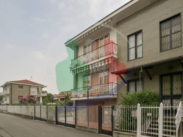 Case e ville in vendita di 380 m² in Via Como, 27