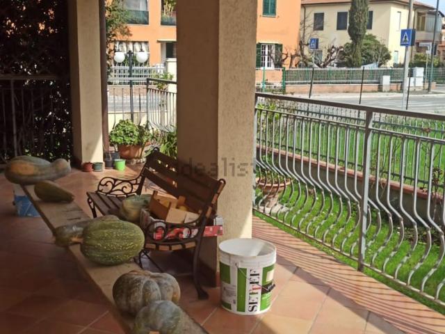 Case e ville in vendita di 380 m² in Via Castiglionese