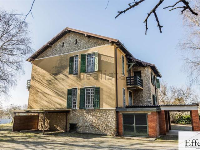 Case e ville in vendita di 380 m² in Via Cervino, 9