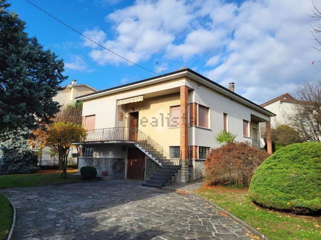 Case e ville in vendita di 380 m² in Via Antonio Rosmini, 9