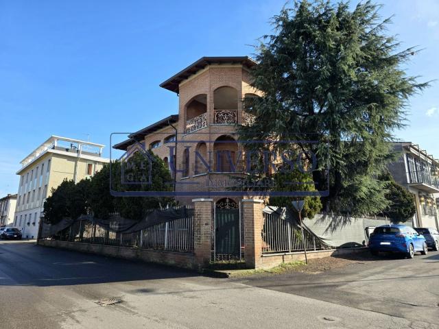 Case e ville in vendita di 380 m² in Via Angelo Cignoli, 48