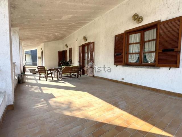 Case e ville in vendita di 380 m² in Via Alessandrini, 3