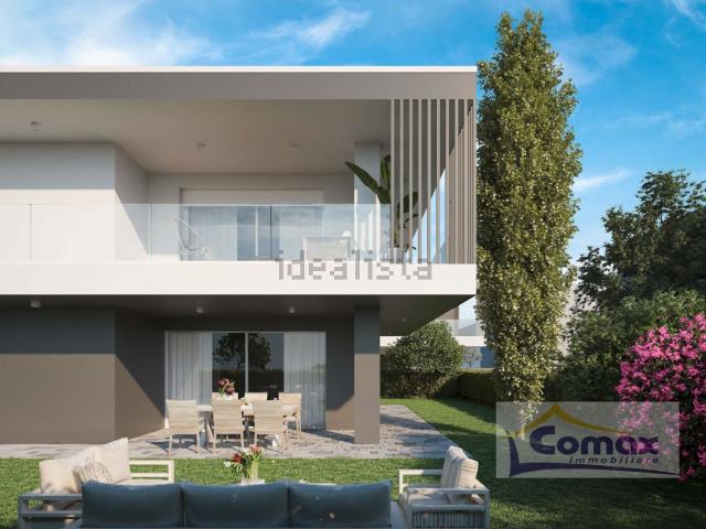 Case e ville in vendita di 380 m² in Via Aquileia