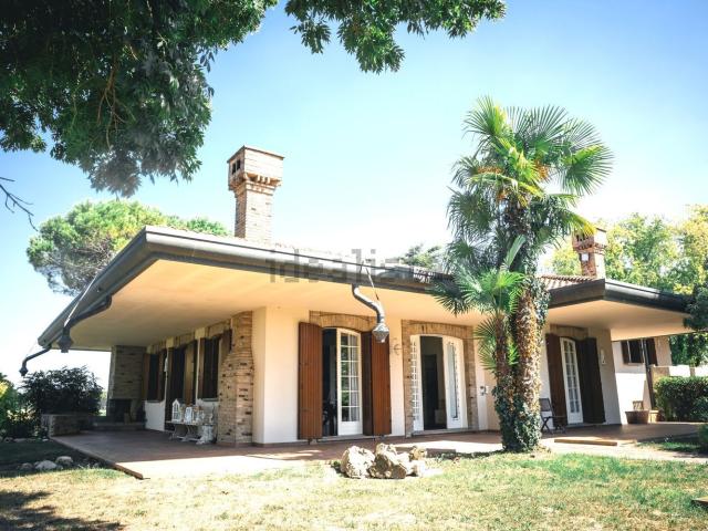 Case e ville in vendita di 380 m² in Via Bo&apos , 6