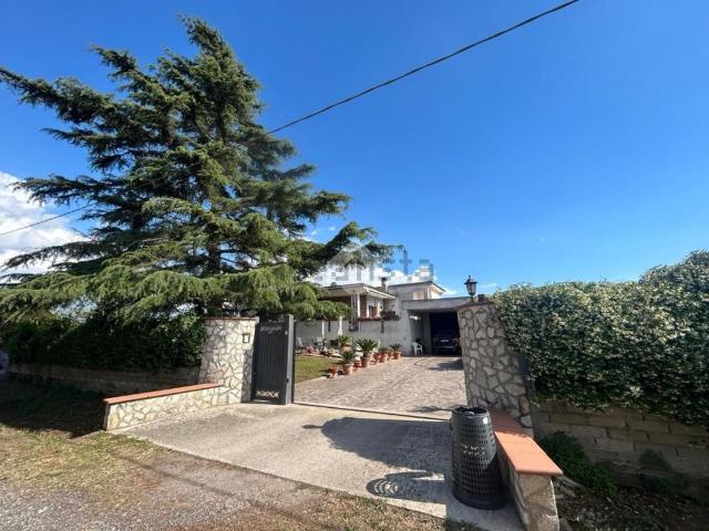 Case e ville in vendita di 380 m² in Via Buccari, 1