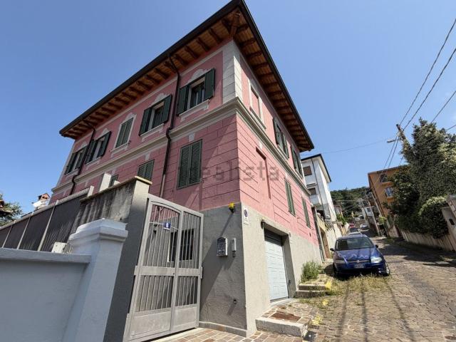 Case e ville in vendita di 380 m² in Via Giuseppe Bernardino Bison, 4
