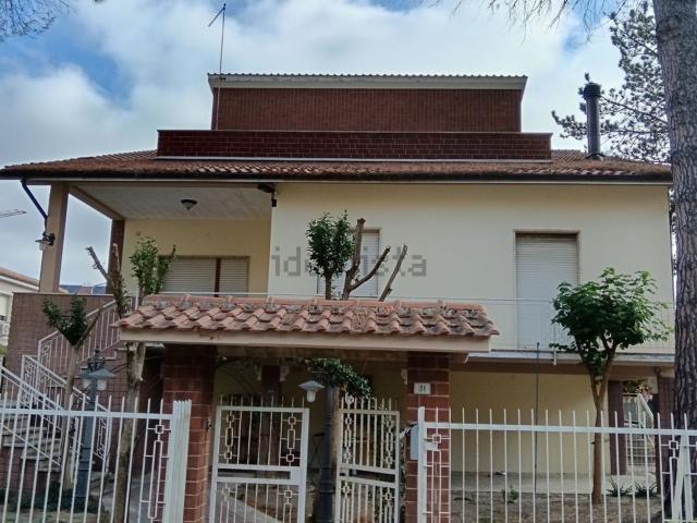 Case e ville in vendita di 380 m² in Via Giuseppe Mazzini