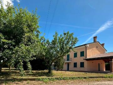 Case e ville in vendita di 380 m² in Via Giacomo Matteotti
