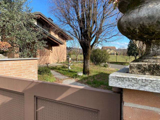 Case e ville in vendita di 380 m² in Via Giacomo Matteotti