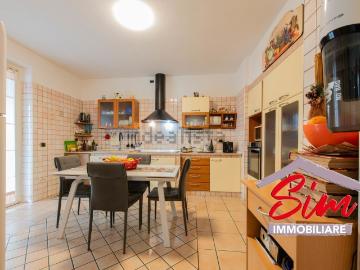 Case e ville in vendita di 380 m² in Via dei Mille