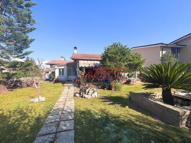Case e ville in vendita di 380 m² in Via dei Sambuchi