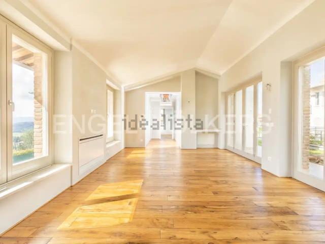 Case e ville in vendita di 380 m² in Via dei Visconti di Campiglia