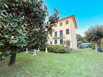 Case e ville in vendita di 380 m² in Via del Giardinetto