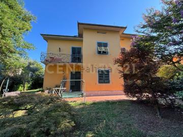 Case e ville in vendita di 380 m² in Via delle Ville, 1907
