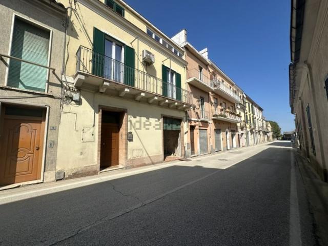Case e ville in vendita di 380 m² in Via Duca degli Abruzzi, 11