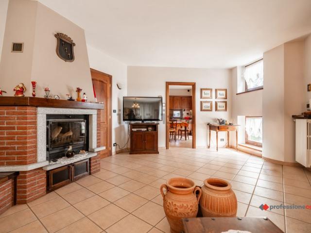 Case e ville in vendita di 380 m² in Via Edmondo De Amicis, 12