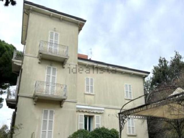 Case e ville in vendita di 380 m² in Via Foglino