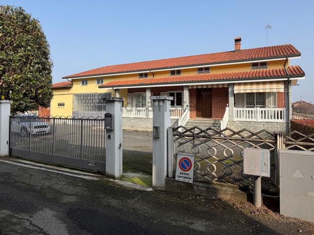 Case e ville in vendita di 380 m² in Via Fiume, 2