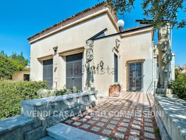 Case e ville in vendita di 380 m² in Via Ingegnere, 172