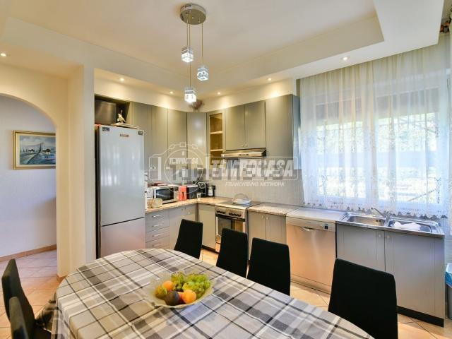 Case e ville in vendita di 380 m² in Via Orsenigo Don