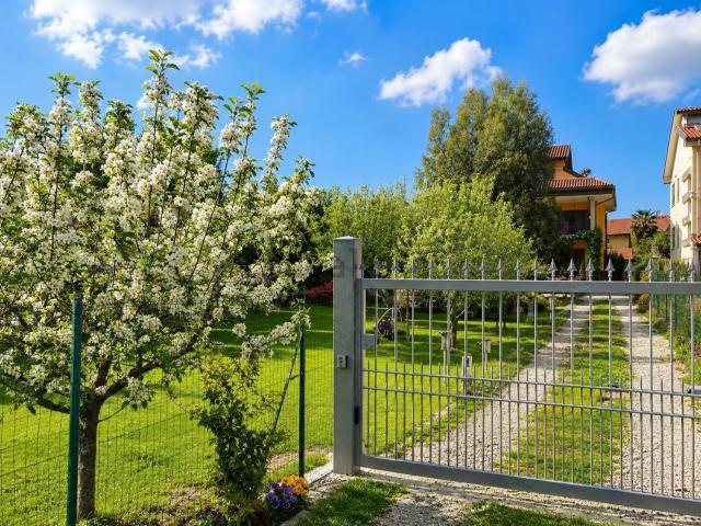 Case e ville in vendita di 380 m² in Via Lanzo, 92
