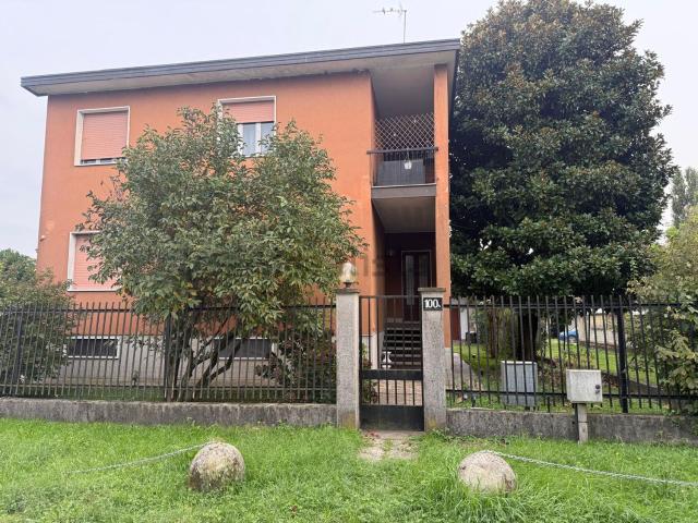 Case e ville in vendita di 380 m² in Via Lucio Cornelio Silla, 100