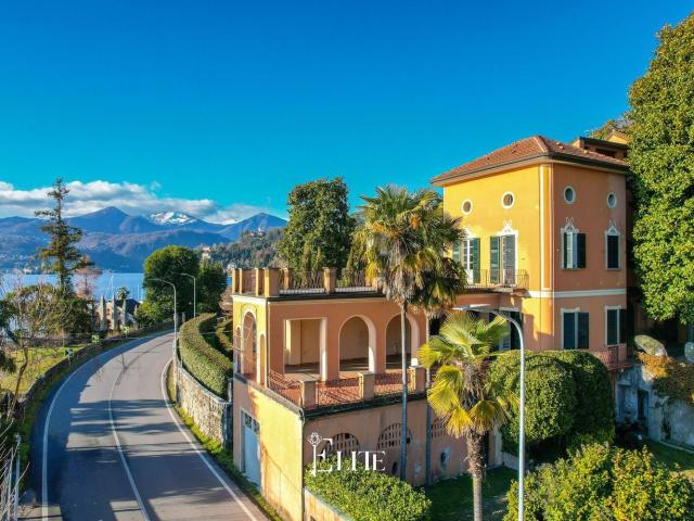 Case e ville in vendita di 380 m² in Via Novara, 21