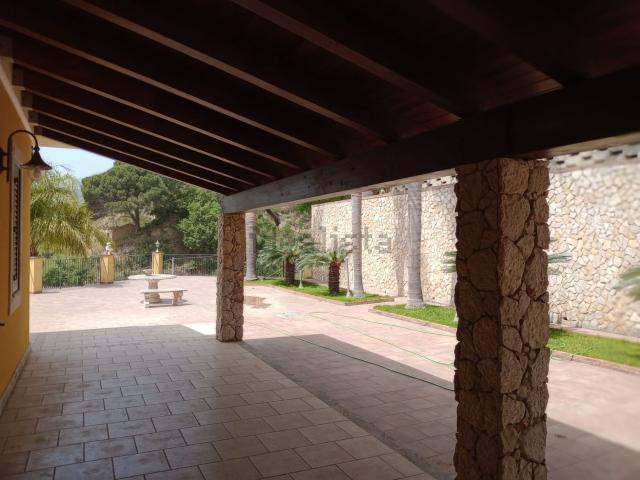 Case e ville in vendita di 380 m² in Via Noviziato Casazza