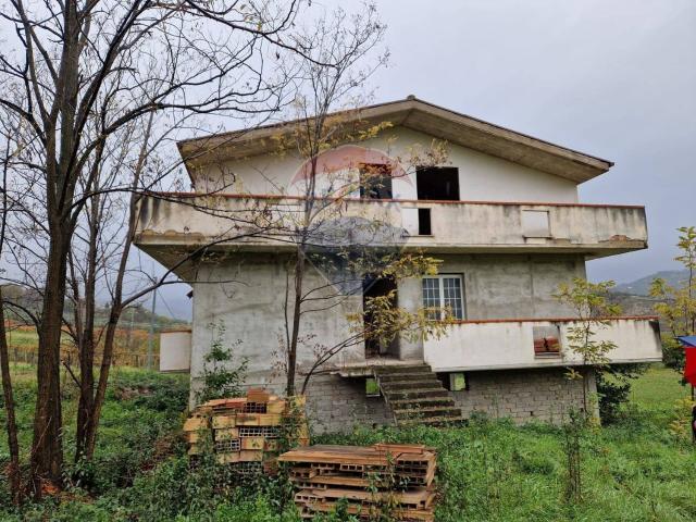 Case e ville in vendita di 380 m² in Via San Anatolio, 4