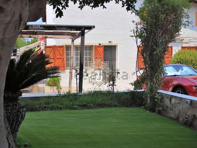 Case e ville in vendita di 380 m² in Via San Cataldo