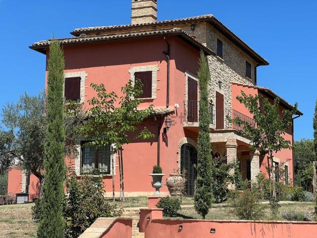 Case e ville in vendita di 380 m² in Via San Lorenzo