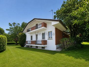 Case e ville in vendita di 380 m² in Via Sprelunga, 26