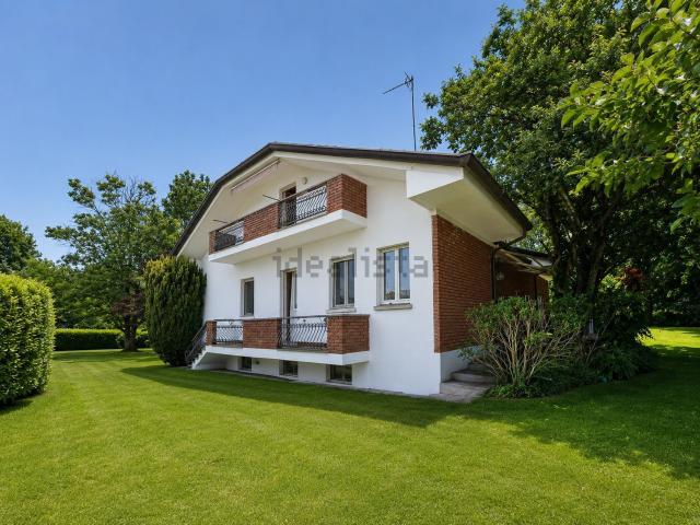 Case e ville in vendita di 380 m² in Via Sprelunga, 26