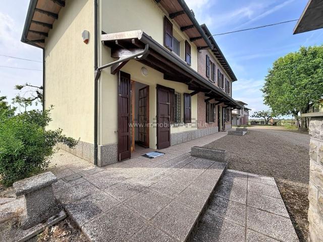Case e ville in vendita di 380 m² in Via Rio Sanguinario, 1