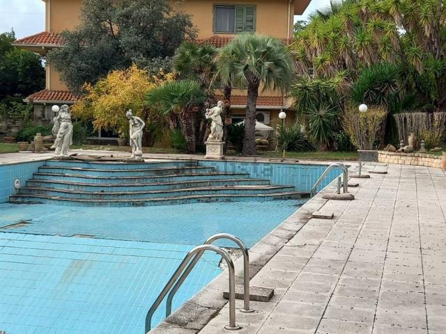 Case e ville in vendita di 380 m² in Via Torre Ombra, 26