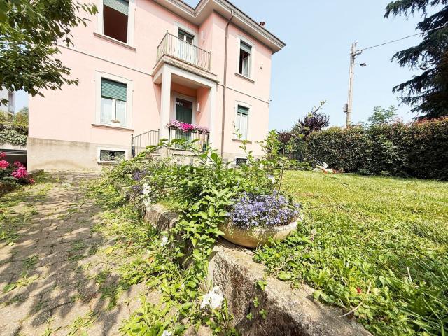 Case e ville in vendita di 380 m² in Viale Roma