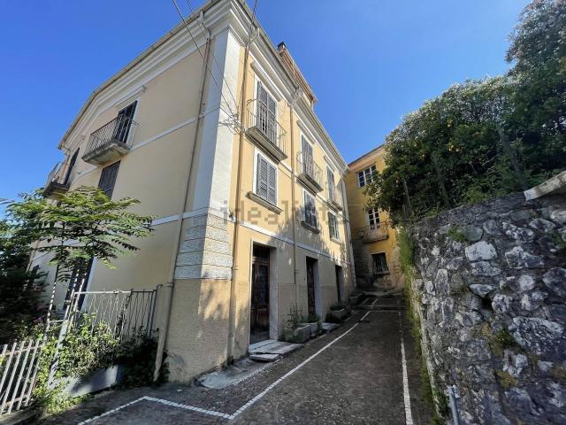Case e ville in vendita di 380 m² in Vicolo Amati