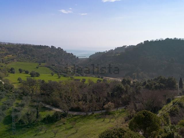 Case e ville in vendita di 380 m² in Contrada Valle, 27