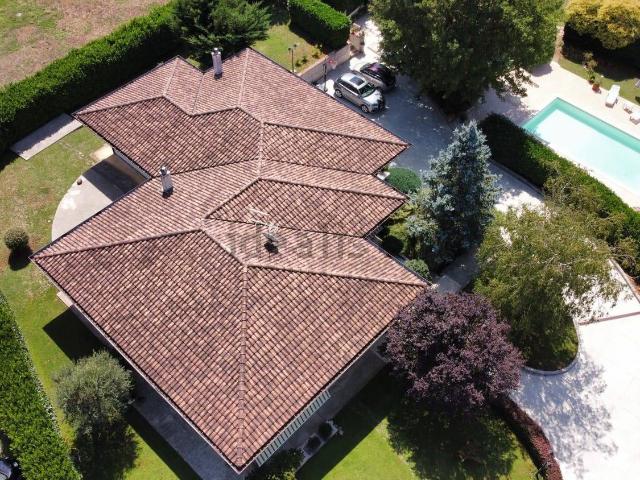Case e ville in vendita di 380 m² in Contrada lagoscillo