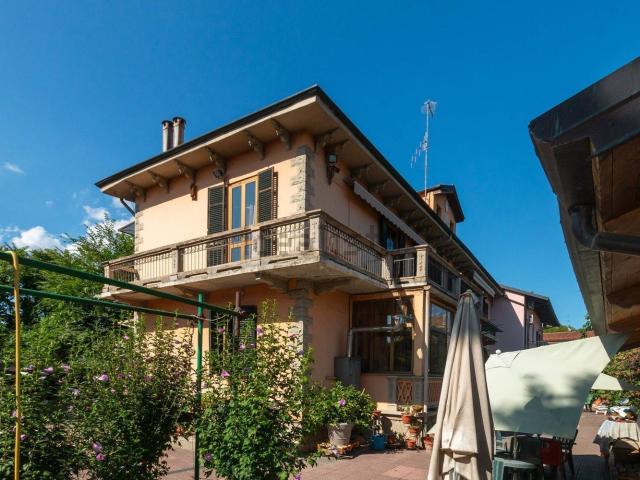 Case e ville in vendita di 380 m² in Strada Carignano, 8