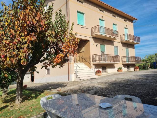 Case e ville in vendita di 380 m² in Strada Ponte Valleceppi Sant&apos Egidio, 66