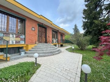 Case e ville in vendita di 380 m² in Strada Revigliasco, 285