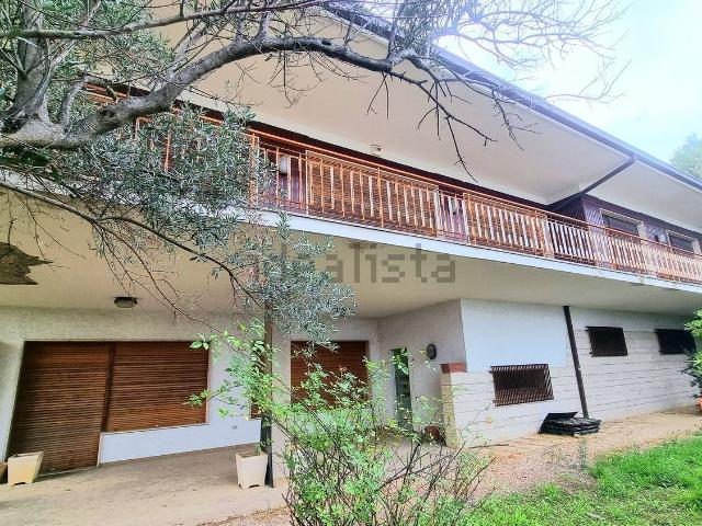 Case e ville in vendita di 380 m² in Strada Zanni, 70