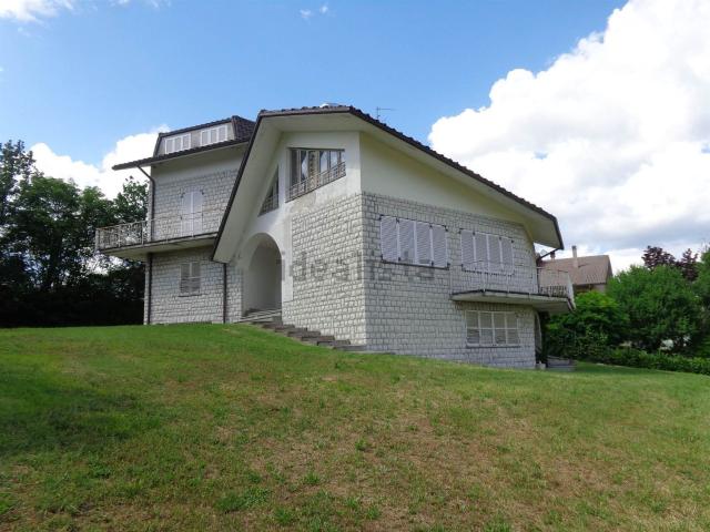 Case e ville in vendita di 381 m²