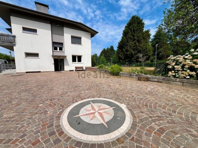 Case e ville in vendita di 381 m² in Via Collombroso, 11